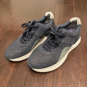 Everlane sneakers